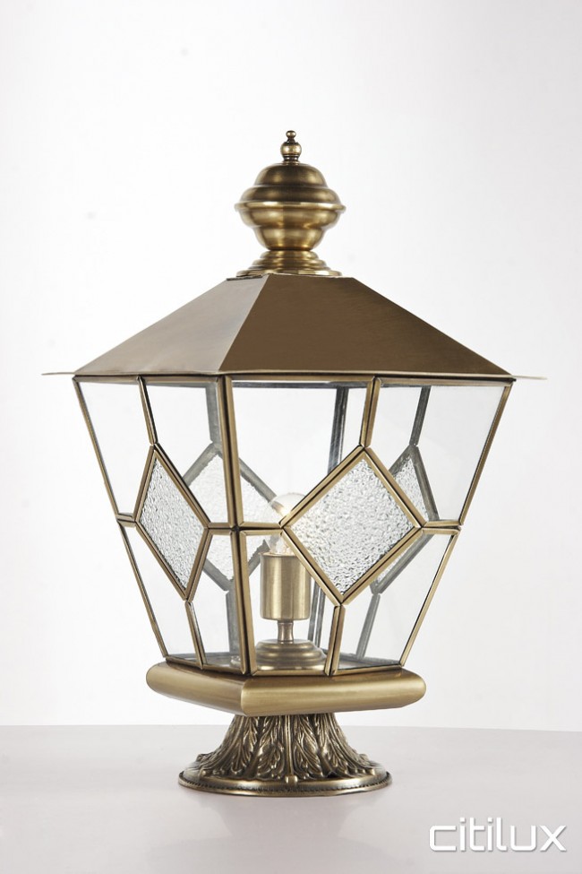 Naremburn Classic Outdoor Brass Made Pillar Mount Light Elegant